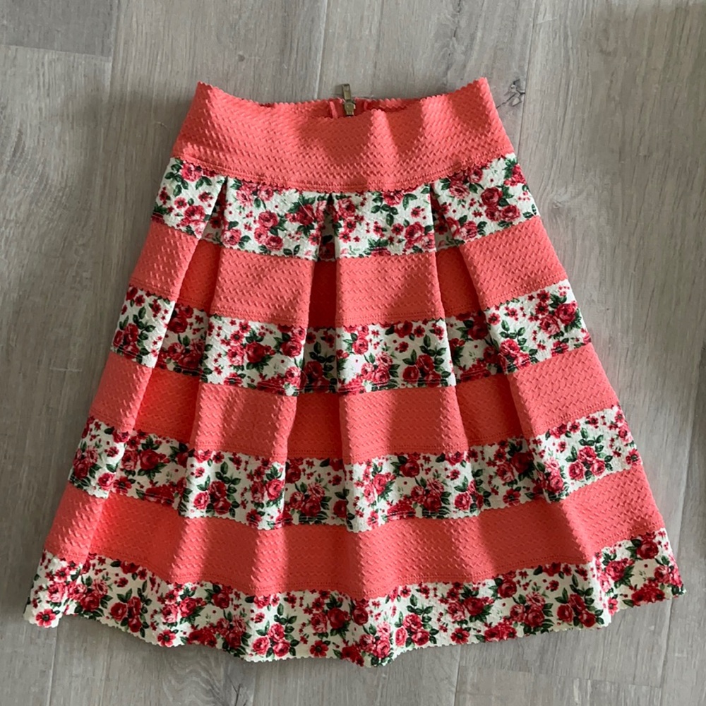 Francesca’s boutique floral textured skirt